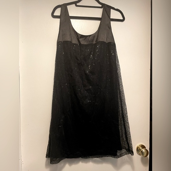 Jonathan Martin Women’s Black Sequin Mini Dress with bow on back Size 12 - Picture 1 of 4